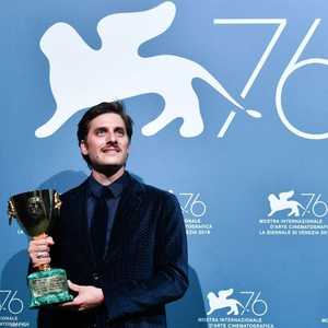 الممثل الإيطالي لوكا مارينيللي فاز بجائزة أفضل ممثل