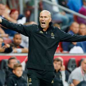 يواجه زيدان هذا الإشكال بقيادة ثورة لتعزيز اللغة الفرنسية