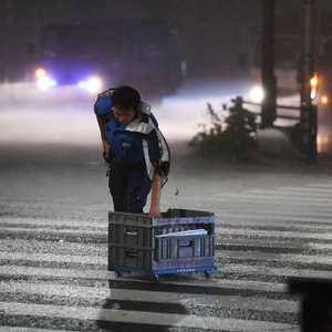 الإعصار فاكساي تسبب في العديد من الأضرار المادية