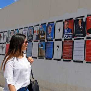 لافتات انتخابية على إحدى الجدران في العاصمة التونسية