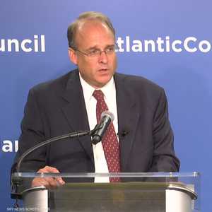 بيلينغسلي يتحدث في كلمة له بواشنطن