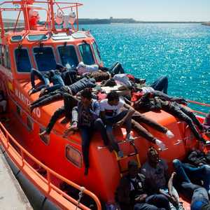 آلاف المهاجرين يحاولون الوصول إلى أوروبا عبر المتوسط سنويا