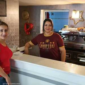 مريم السلامي (نادلة) ومريم بن علي (صاحبة مقهى)