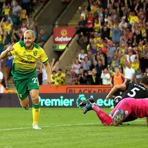 هداف نوريتش بوكي يسجل الهدف الثالث