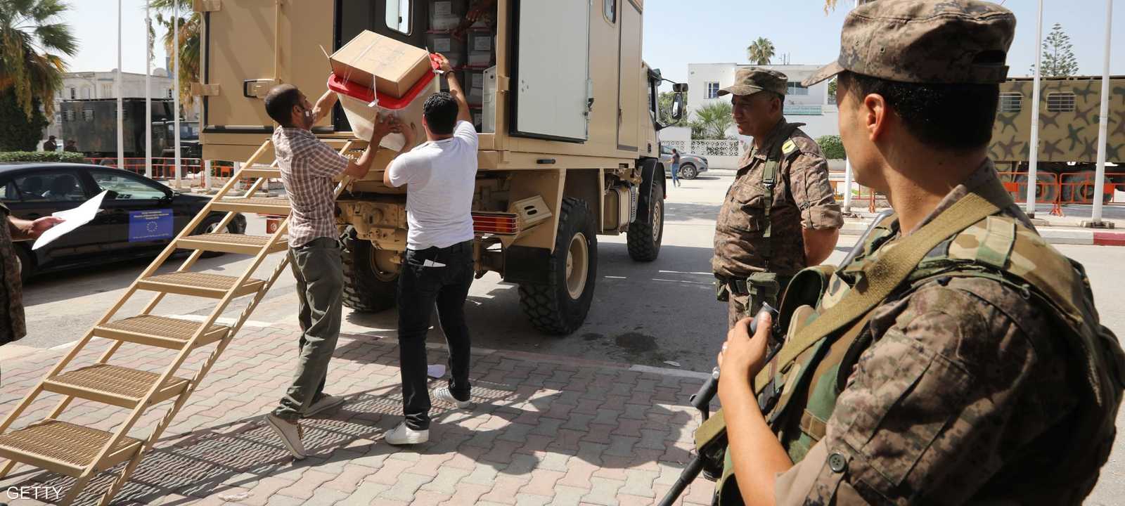 تتوزع مهام الأمن في تأمين المقرات الانتخابية ومكافحة الإرهاب