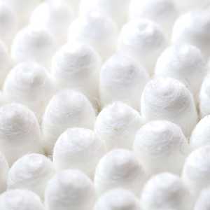 الأعواد القطنية لها استخدامات عدة غير تنظيف الأذنين.