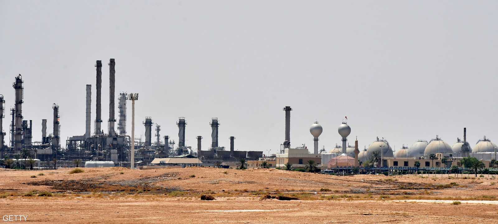 الهجوم على أرامكو تسبب بوقف نصف إمدادات النفط السعودية.