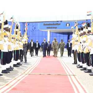 كان في وداع الرئيس الإريتري رئيس مجلس السيادة السوداني