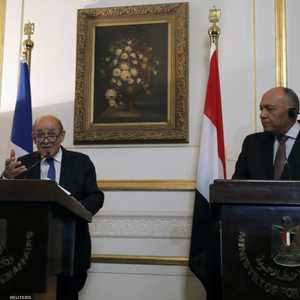 شكري (يمين) في مؤتمر صحفي مشترك مع لودريان بالقاهرة