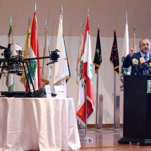 بوصعب يعرض بقايا طائرة مسيرة إسرائيلية