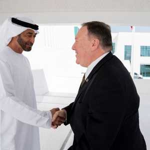 الشيخ محمد بن زايد مستقبلا بومبيو في أبوظبي