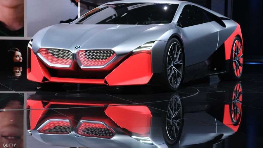 "بي إم دبليو" عرضت نموذجا لسيارتها المستقبلية "إم نيكست" ذات التصميم الرياضي.
