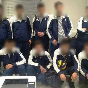 أعضاء فريق كرة الطائرة كان مجهزا بالكامل