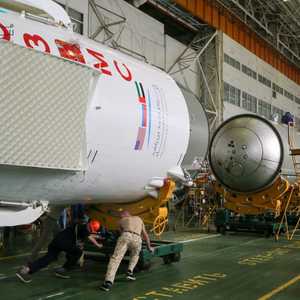 صاروخ سويوز أف جي يتزين بعلم الإمارات