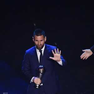 ميسي بعد تسلمه الجائزة