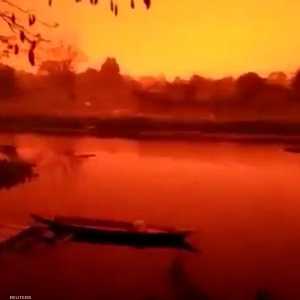 السماء حمراء في إندونيسيا