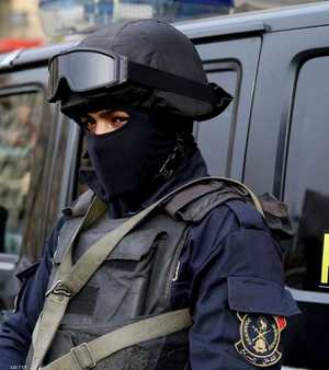 صورة أرشيفية لعنصر في الشرطة المصرية