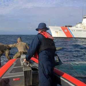 يحاول تجار المخدرات تهريب الكوكايين عبر الغواصات.