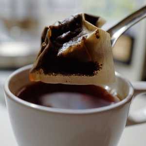 دراسة تحذر من مخاطر أكياس الشاي