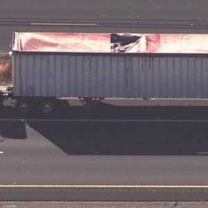 المظلية هبطت بسرعة وارتطمت بقوة بالشاحنة