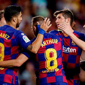 نيمار سبب أزمة لبرشلونة بصورة مع آرثر