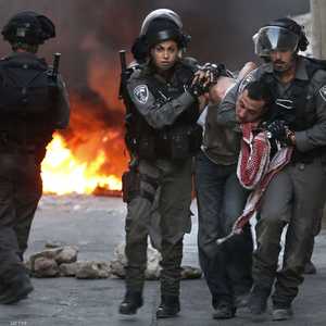 أرشيفية لاعتقال أحد الفلسطينيين