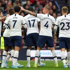 يعاني توتنهام من عدم ثبات مستواه في الفترة الأخيرة