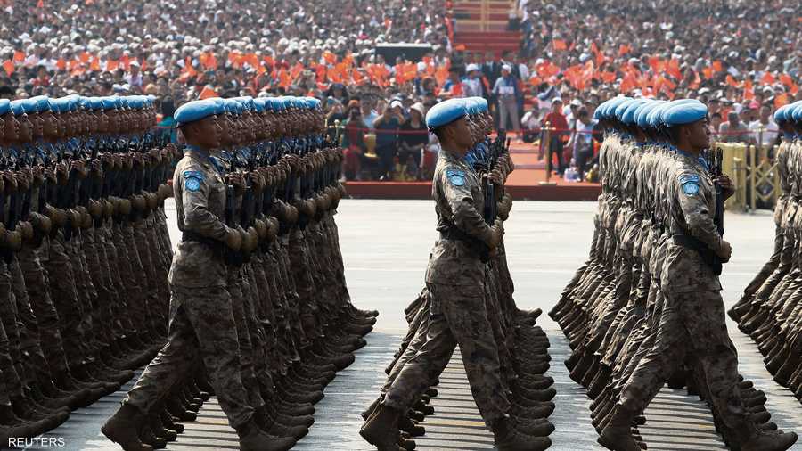 يعد جيش التحرير الشعبي أكبر جيش في العالم بقوام يضم مليوني رجل وامرأة يرتدون الزي العسكري.
