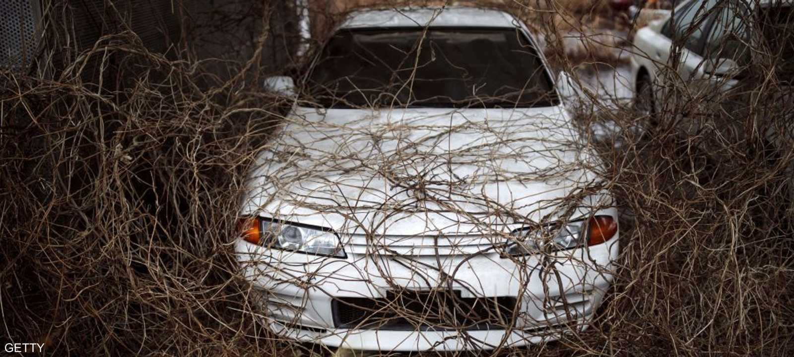 صورة أرشيفية لسيارة مهجورة