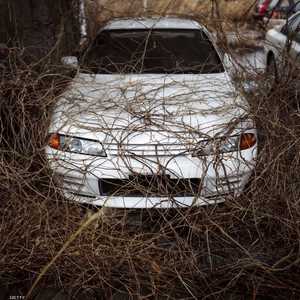 صورة أرشيفية لسيارة مهجورة