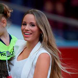 زوجة راكيتيتش دافعت عن زوجها بقوة