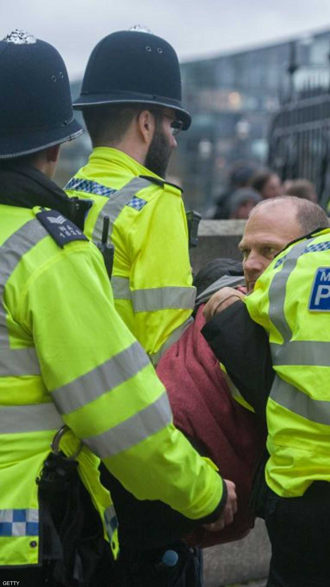 الشرطة البريطانية تعتقل أحد المحتجين على تغير المناخ