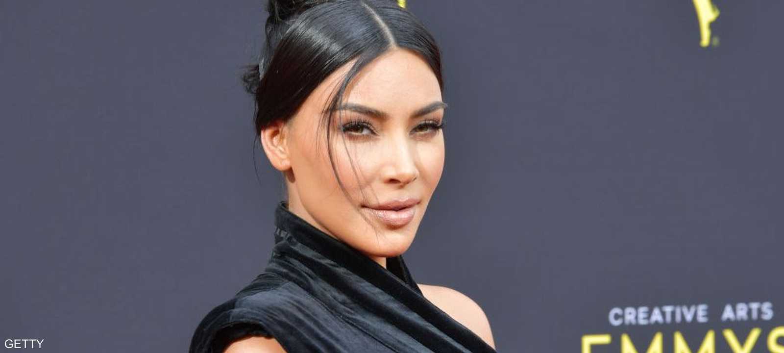 كالت كيم كارداشيان المديح للناشطة السويدية