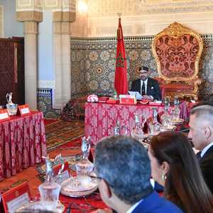 العاهل المغربي مع الحكومة الجديدة