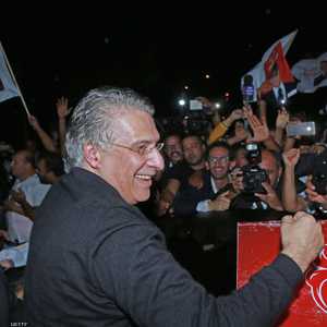 نبيل القروي أمام مناصريه  أثناء خروجه من السجن ليلة الأربعاء