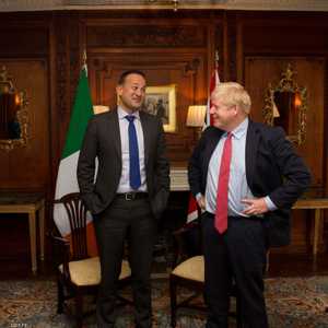 رئيس الوزراء البريطاني بوريس جونسون ونظيره الأيرلندي