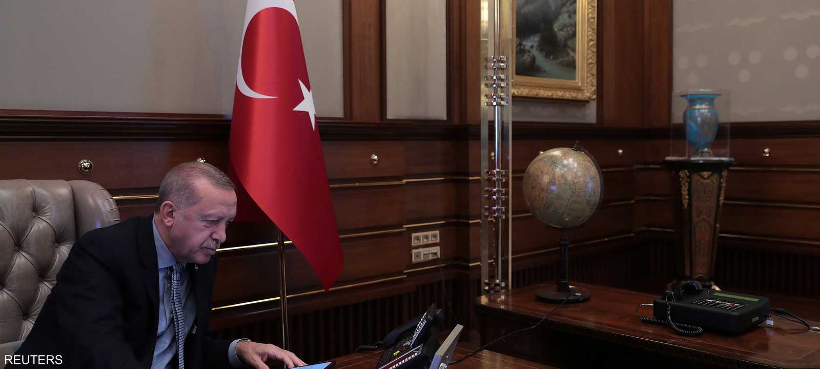 أردوغان هدد أوروبا باللاجئين مجددا