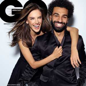 محمد صلاح والعارضة البرازيلية (تويتر)