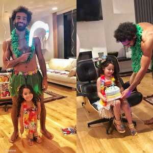 محمد صلاح الماوي مع ابنته في عيد ميلادها الخامس