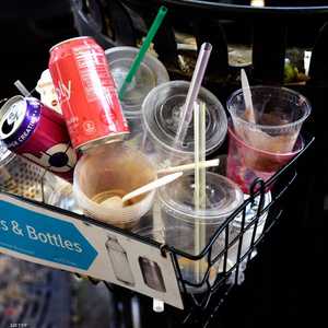 من يفوز بصراع تعبئة المياه البلاستيك أم الألومنيوم؟