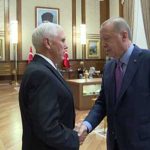 أردوغان يستقبل بنس بجفاء في أنقرة