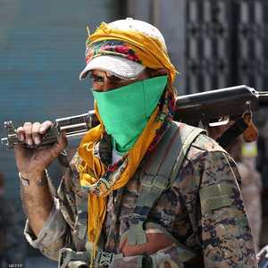 عنصر من قوات سوريا الديمقراطية