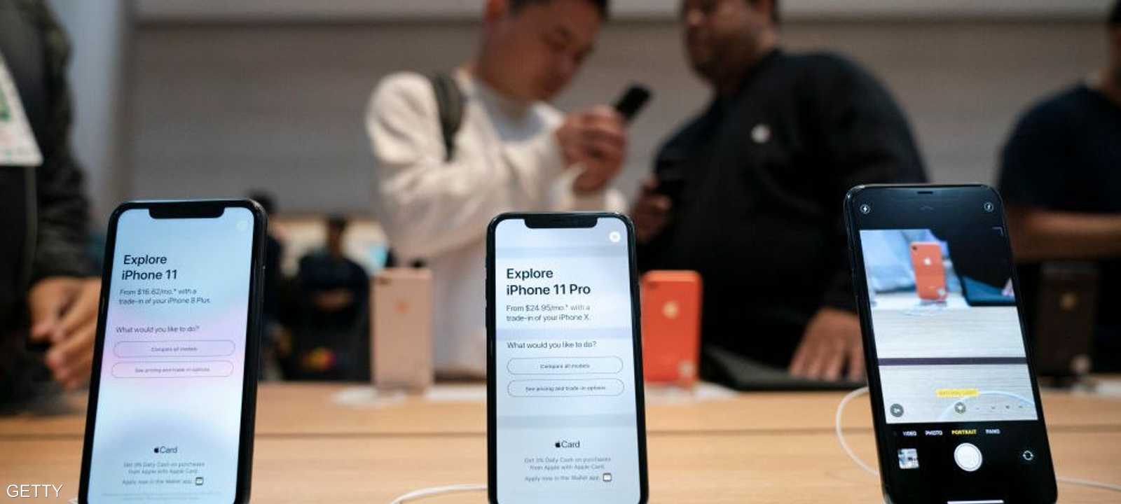 يمكّن الهاتف المستخدم من التحكم بوظائف آيفون