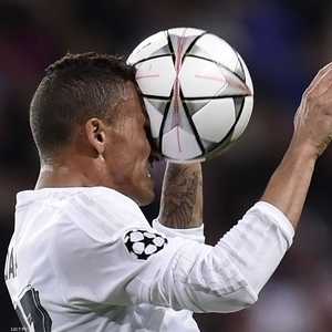 لقطة أرشيفية لرأسية لمدافع ريال مدريد البرازيلي دانيلو