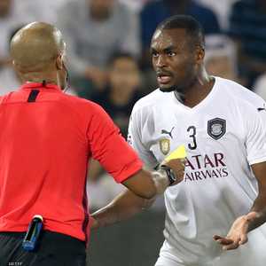 لحظة تهجم عبدالكريم حسن على حكم المباراة