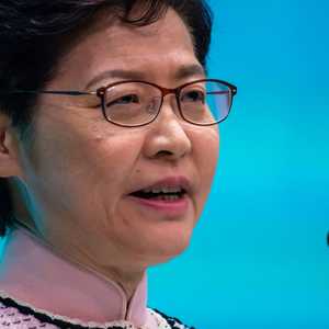 الاحتجاجات وضعت مصير لام في مهب الريح.