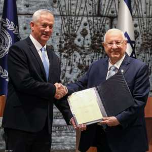 ريفلين يسلم غانتس مهمة تشكيل الحكومة رسميا