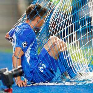 لاعب جينك في الشباك بعد هدف ليفربول الثالث