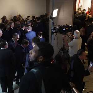 اقتحم نحو 24 نائبا جمهوريا، لم يكن مصرح لهم بحضور القاعة