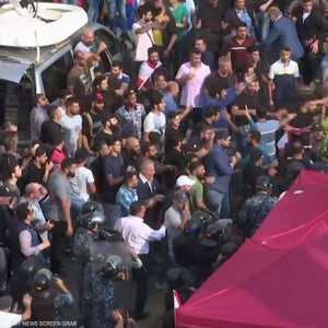 أنصار حزب الله يشتبكون مع قوات الأمن والمتظاهرين